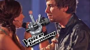 Max giesinger stammt aus dem örtchen waldbronn bei karlsruhe. Radioactive Laura Martin Vs Max Giesinger The Voice The Battles Cover Youtube