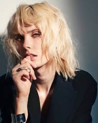 creativefashionshoot ♥️ от @frank.cini 🌟 Hair colour @rodica68 Makeup:  @amyharpstagram Stylist: @anamrhussain Models: @nataliapolakowski  @elitetoronto #esteticarussia #журналдляпарикмахеров  ➡️www.esteticarussia.ru #hairart