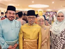 Kdymm pemangku raja pahang tengku mahkota tengku hassanal ibrahim alam shah pandu sendiri truck apm (angkatan. Showbiz Siti Recounts Fond Memories With Pahang Royals