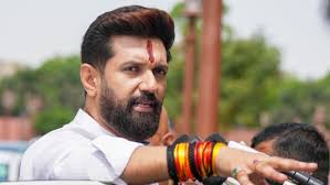 Chirag Paswan Targeted Congress Leader Mallikarjun Kharge on His Statement Regarding PM Modi | 'प्रधानमंत्री देश को बेच देंगे', खरगे के बयान पर आ गया मोदी के 'हनुमान' चिराग पासवान का बयान