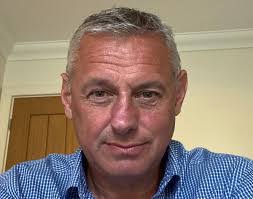 Chris Brindley's Instagram, Twitter & Facebook