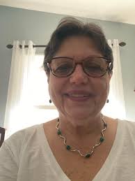 PICTORIAL BLOB WITH EMBOSSED CHAIN. Thanks for looking✌🏻