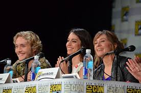 Adelaide kane news, gossip, photos of adelaide kane, biography, adelaide kane boyfriend list 2016. Sdcc Scoop Adelaide Kane And Toby Regbo Tease Reign Season 2 The Tv Addict