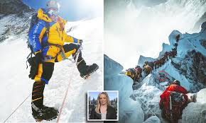 Youngest Aussie Reach Top Of Mt Everest Describes Conditions On Mountains Death Zone Daily Mail Online
