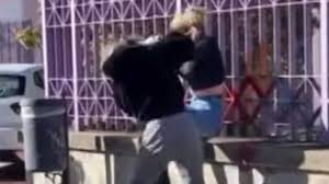 Sassari, rissa tra studentesse: il giudice le toglie ai genitori - La Stampa