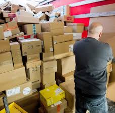 Mit rund 550.000 mitarbeitern in über 220 ländern und territorien verbinden wir menschen und. Gegen Mull Irrsinn Neue Mehrwegkiste Fur Paketsendungen Welt