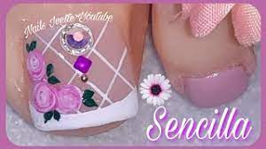 La moda esta marcando pautas en el día a día y mayormente este decorado va en la uña grande para que se pueda apreciar el modelo, aunque. Decoracion De Unas Sencillas Y Elegantes Para Pie En Color Rosa Con Piedras Youtube