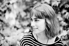 Reseña: Silencio administrativo. La pobreza en el laberinto burocrático  (2019) de Sara Mesa