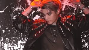 Hochwertiger druck mit lee taeyong von superm, der für das jüngste comeback 100 wirbt. Taeyong Gif By Superm Find Share On Giphy