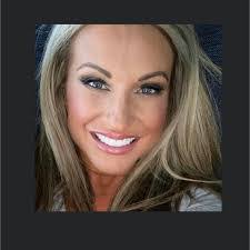 Gina Crabtree's Instagram, Twitter & Facebook