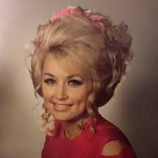 Dolly 1969 Before The Tight Clothes And Big Hair Dolly Parton Embraced A Softer More Natural Style In H Dolly Parton Young Dolly Parton Dolly Parton Pictures