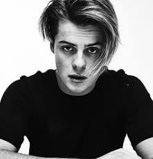 Pomysły z tablicy Skam Chris: 39