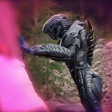 The Folks At Netflix Were Hoping Lost In Space Would Be A Hit But They Weren T Prepared For Viewers To Be Attracted To The Show S Rob Lost In Space Lost Space