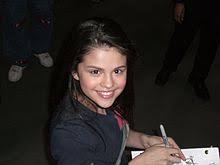 The hater also overlooked one important aspect from the video, as you could've said becky dragged her own self. Selena Gomez Wikipedia