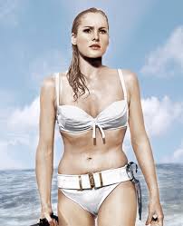 The 10 best Bond girl fashion moments, ranked | Vogue France