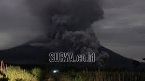 Raditya jati, mengatakan, awan panas guguran (apg) gunung semeru dengan jarak luncur kurang lebih 4,5. Gunung Semeru Meletus Sejumlah Gunung Di Indonesia Statusnya Waspada Ini Daftarnya News Tribunku Apps