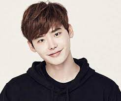 In the beginning, it frustrated jong suk to read comments about you never smiling. Biodata Of Lee Jong Suk Girlfriend Family Wife Education Career Showbizkorea