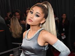 Singer ariana grande announced she's engaged in a series of photos of her and her fiancé and her engagement ring. Dalton Gomez Wer Ist Ariana Grandes Verlobter