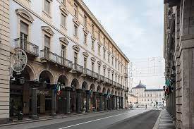 Corri allo store per scoprire la selezione di scarpe e calzature per donna, uomo e bambino. Nuovo Store Per Louis Vuitton Di Torino In Via Roma Vivatorino