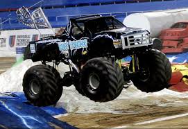 Which Blue Thunder do you prefer? : r/monsterjam
