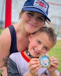 Lindsey Brown's Instagram, Twitter & Facebook