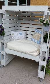 There Is Plenty To Show When It Comes To Patio Furniture Made Out Of Wood Pallets And That S Pallet Furniture Outdoor Pallet Patio Furniture Pallet Furniture