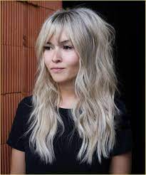 Frisuren lange haare stufig via hyllary.info. Frisuren Lang Stufig Mit Pony Die Moderne Shag Frisur Ist Schon Lassig Und Elegant Zugleic Curly Hair Styles Naturally Long Shag Hairstyles Modern Shag Haircut