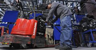 Plug power designs and manufactures fuel cell systems that replace conventional batteries in equipment powered by electricity. Wal Mart Amazon Rivalry Spreads To Forklifts Wsj