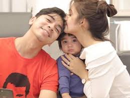 Namun berita baik itu telah dikongsi oleh rakan selebriti. Bukan Hamil Tapi Amyra