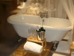 Schon früh wurden freistehende badewannen mit löwenfüße oder auch mit klauenfüßen gefertigt. Freistehende Nostalgie Badewannen Mit Lowen Fussen Im Angebot