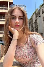 I'm single girl I'm from Russia