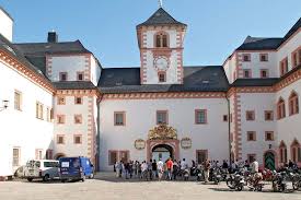The central block, the wings of the parade, and the private apartments. Schloss Augustusburg In Sachsen Schlosser Und Burgen In Europa