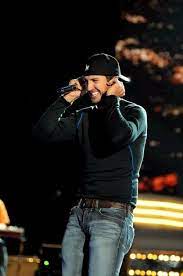 Luke Bryan He Is Soooooo Cute I Love This Pic And Lots Of Others Luke Bryan Luke Country Girls