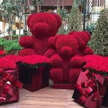 Donna, an assistant at floral whisper flower store, is infatuated with. Take A Look At This Super Adorable Bear Made From A Series Of Red Roses Aren T They Such A Lovely Sight Who S In Love Holiday Roses Red Roses Luxury Flowers
