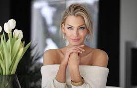 Kathrine sørland har mange jern i ilden, men du visste kanskje ikke at hun er veldig interessert i bil? Kathrine Sorland Hot Blondes Beautiful Women Women