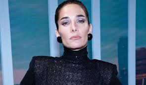 Es famosa por ser la nieta de mirtha legrand y daniel tinayre, la sobrina nieta de silvia legrand y josé martínez suarez y la hija de marcela tinayre. En Una Noche De Futbol Estos Son Los Invitados De Juana Viale Espectaculo El Intransigente