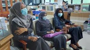 Sopir ambulance wajib melihat schedul pelayanan hari ini yang tertera di papan tulis. Guru Kristen Pertama Tak Berhijab Eti Ini Rencana Tuhan Dalam Hidup Saya Suara Sulsel