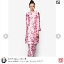 Menurut rizalman, beliau sendiri kagum dengan pemilihan fesyen tunku azizah menerusi laman twitter, salah seorang daripada pelajar perempuan tersebut iaitu sarah misha telah berkongsikan gaya pemakaian baju kurung mirip raja permaisuri agong, yang juga merupakan idola mereka. Nik Sorfina Nadira Ar Twitter Selling Rizalman For Zalora Baju Kurung Rm250 Https T Co Hbe4sw2jf2 Carousell Thecarousell