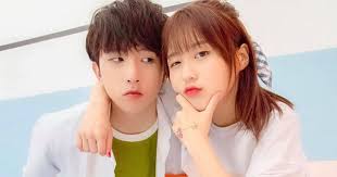 Baby Faced Idols Han Sara And Tung Maru Transforms Into Older Versions Of Them In The La Khong Xanh Chin Roi Vpop Vietnam Kpop Pop Songs Chin Baby Face