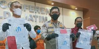 Lain wkt juga saya terbang dalam kondisi hamil trimester kedua, dan membawa. Diotaki Sopir Ambulans Sindikat Pemalsu Surat Rapid Tes Di Sidoarjo Ditangkap Polisi Merdeka Com