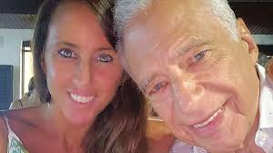 Alberto y estefania disfrutan de sus días juntos. Alberto Cormillot De 82 Anos Sera Padre De Nuevo