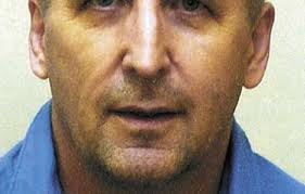 Vrah utíká se sekáčkem!