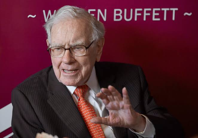 Warren Buffett omits annual donation to Bill Gates' foundation after his  Epstein ties were disclosed | FOX40 News