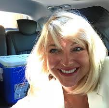 Laurie Quick's Instagram, Twitter & Facebook