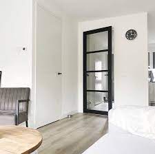 Binnendeuren Inspiratie En Tips Zwarte Binnendeur In Staal Look Staallook Binnendeur Deuren Steello Binnendeuren Zwarte Deuren Geschilderde Binnendeuren
