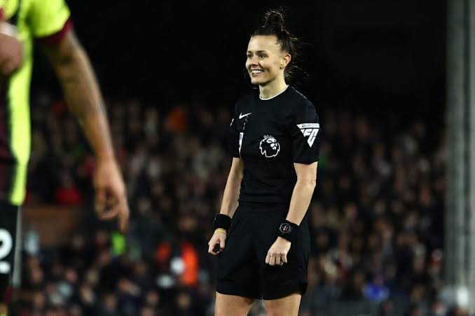 What is a Football Referee and What is Their Important Role in a Match?