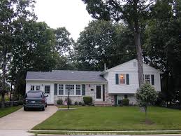 Dscn2848 Typical Middle Class Suburban House Jpg 1024 768 Suburban House House House Design