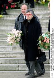 Il faut dire que les habitants du mistral vivent des aventures riches en rebondissements et que les scénaristes prennent plaisir à nous surprendre. Francoise Xenakis Ici Aux Obseques De Son Mari Iannis Xenakis Le 8 Fevrier 2001 Est Decedee La L Age De 87 Ans Le 12 Fevrier 2018 Purepeople