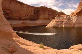 Try to be among the first in line, because the boats are very large and some seats (especially outdoor seats) are better than others for taking pictures and videos along. Popular Lake Powell Attractions