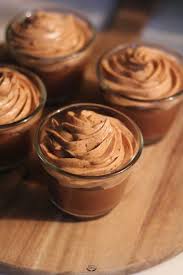 Mousse Au Chocolat Chantilly Praline Recette En 2020 Mousse Au Chocolat Recette Dessert Et Recette Dessert Chocolat
